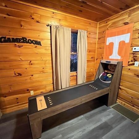 Smokey Mountain Retreat, Hot Tub, Game Room, Sleeps 8! Gatlinburg Eksteriør billede