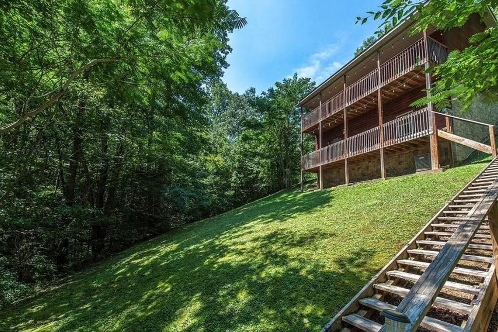 Smokey Mountain Retreat, Hot Tub, Game Room, Sleeps 8! Gatlinburg Eksteriør billede