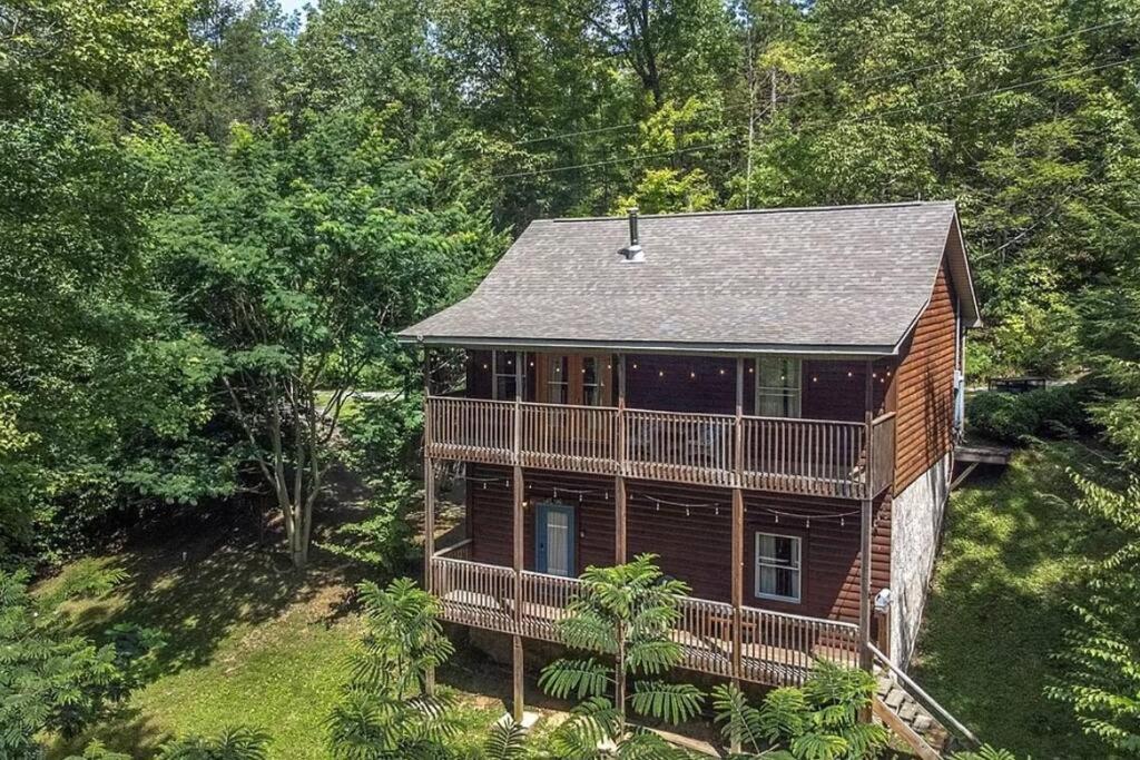 Smokey Mountain Retreat, Hot Tub, Game Room, Sleeps 8! Gatlinburg Eksteriør billede