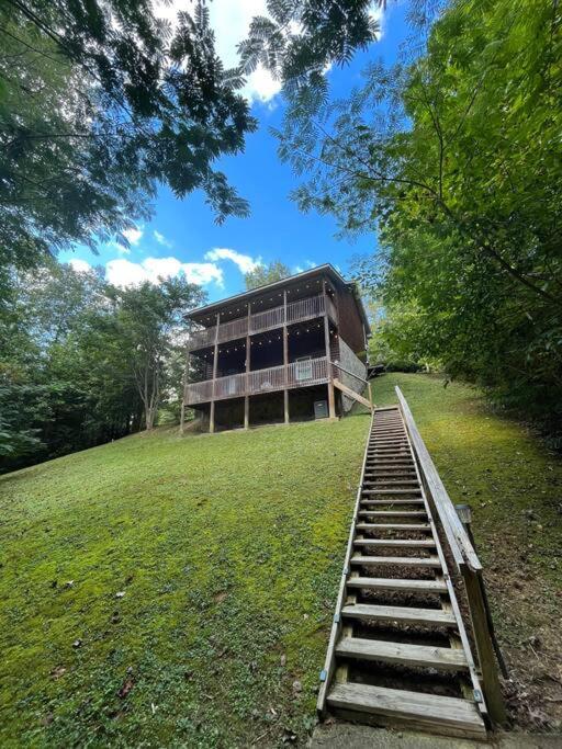 Smokey Mountain Retreat, Hot Tub, Game Room, Sleeps 8! Gatlinburg Eksteriør billede