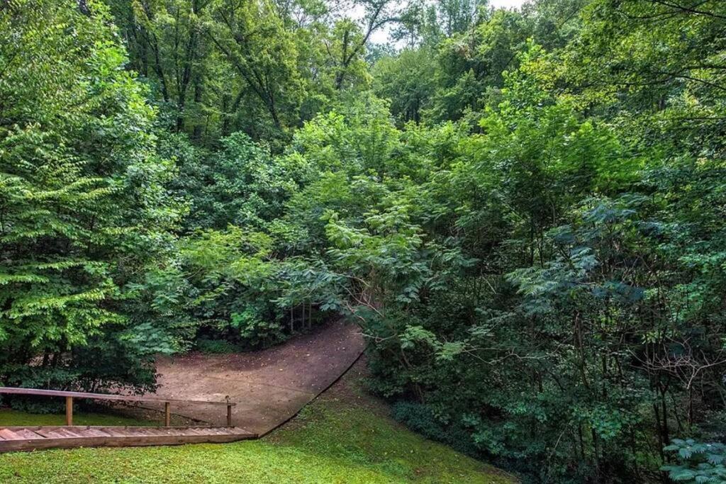 Smokey Mountain Retreat, Hot Tub, Game Room, Sleeps 8! Gatlinburg Eksteriør billede