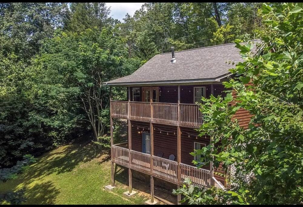 Smokey Mountain Retreat, Hot Tub, Game Room, Sleeps 8! Gatlinburg Eksteriør billede