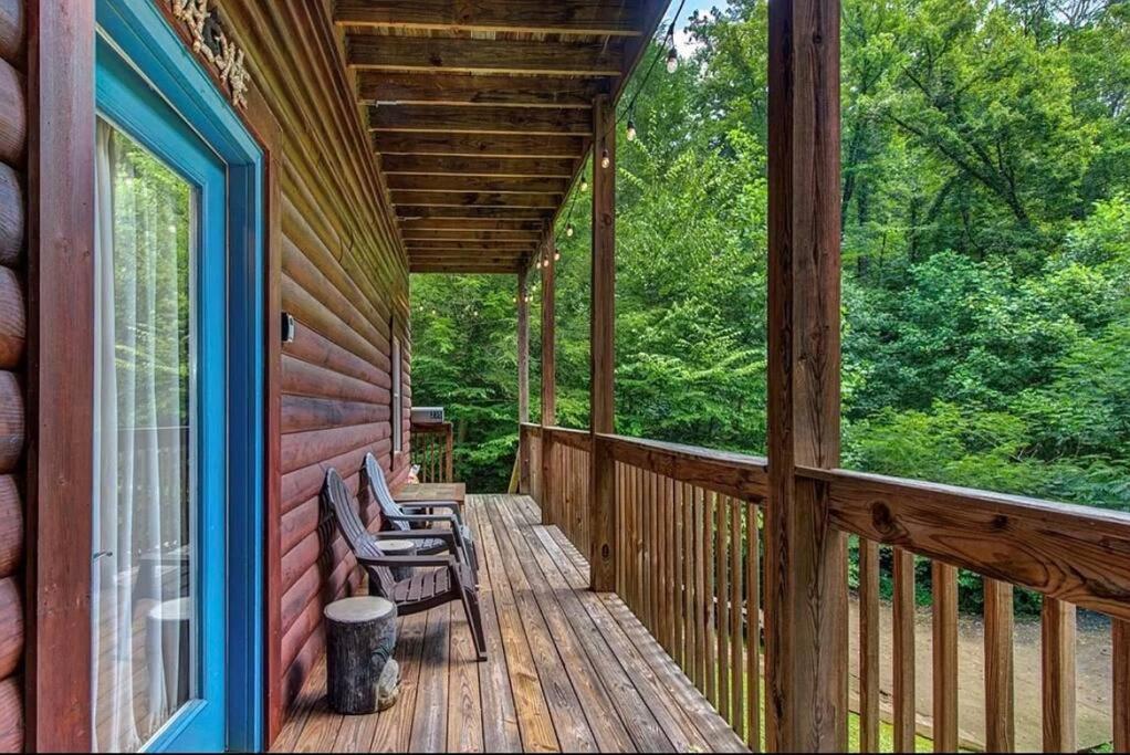Smokey Mountain Retreat, Hot Tub, Game Room, Sleeps 8! Gatlinburg Eksteriør billede