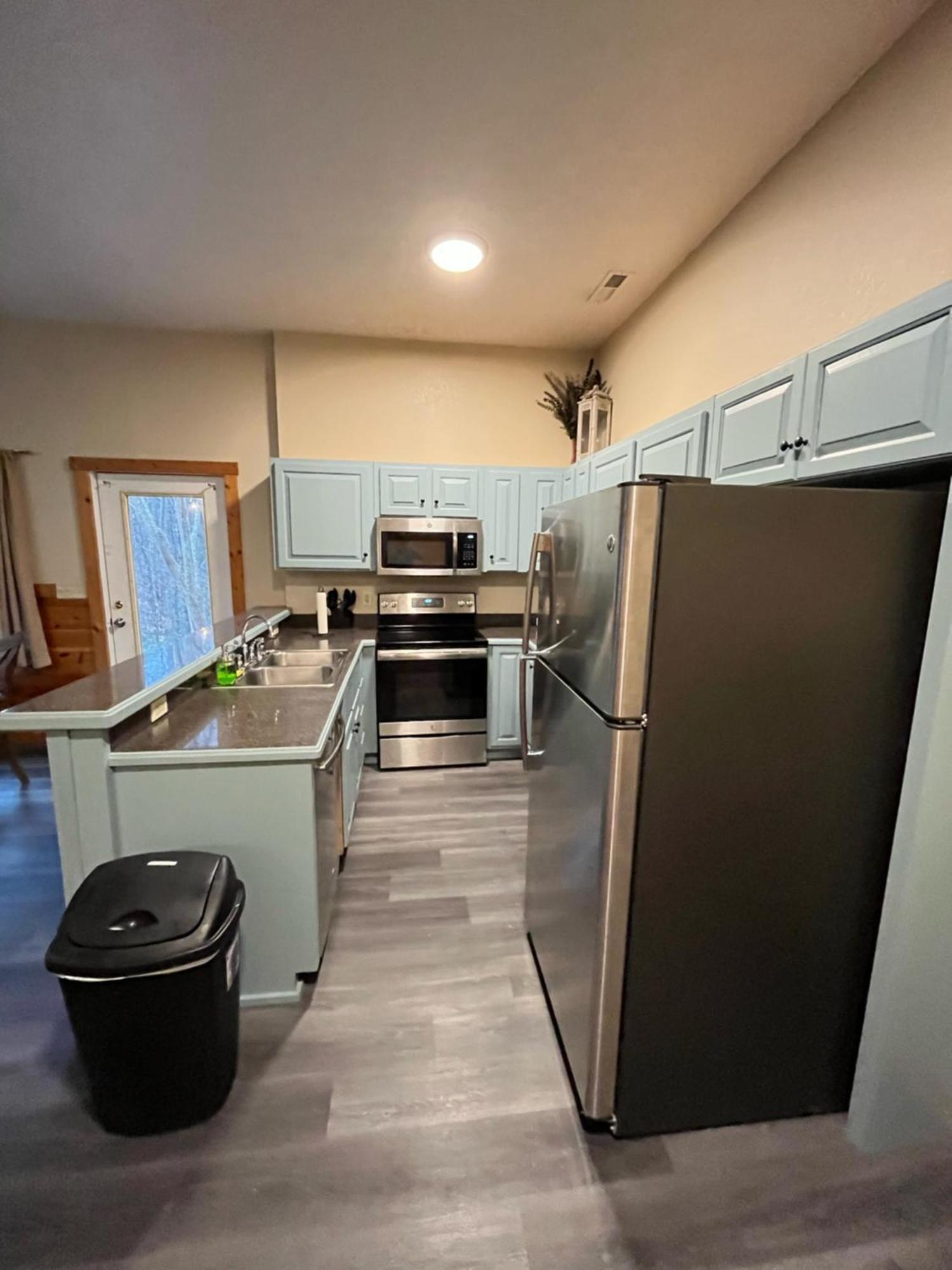 Smokey Mountain Retreat, Hot Tub, Game Room, Sleeps 8! Gatlinburg Eksteriør billede