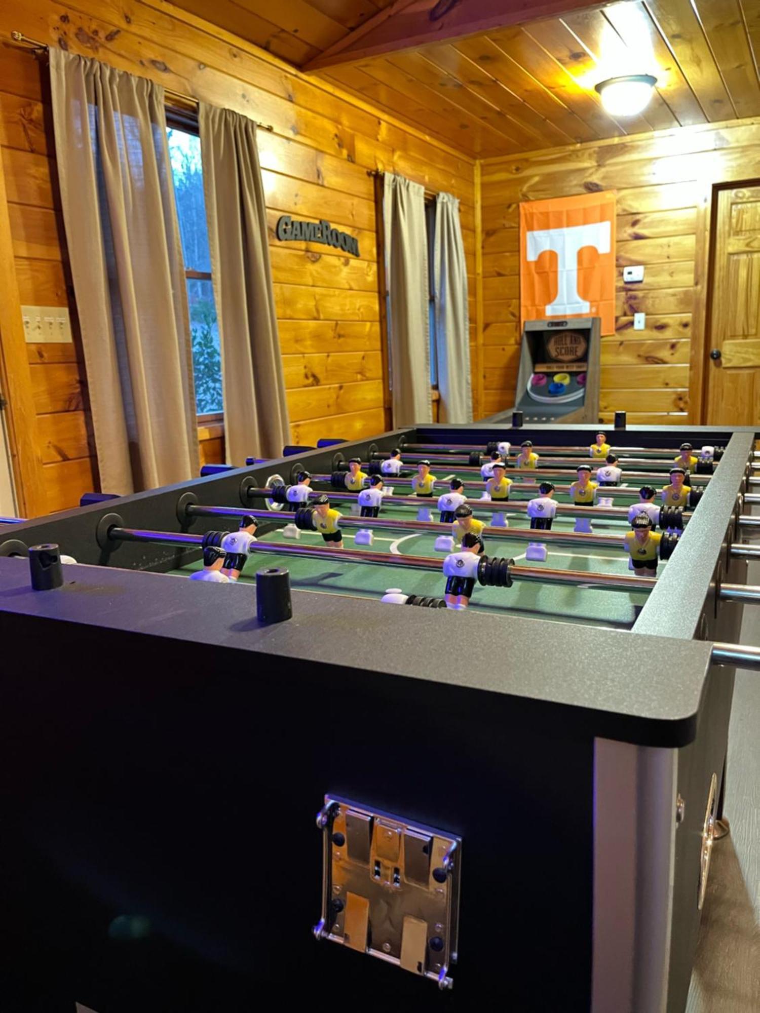 Smokey Mountain Retreat, Hot Tub, Game Room, Sleeps 8! Gatlinburg Eksteriør billede