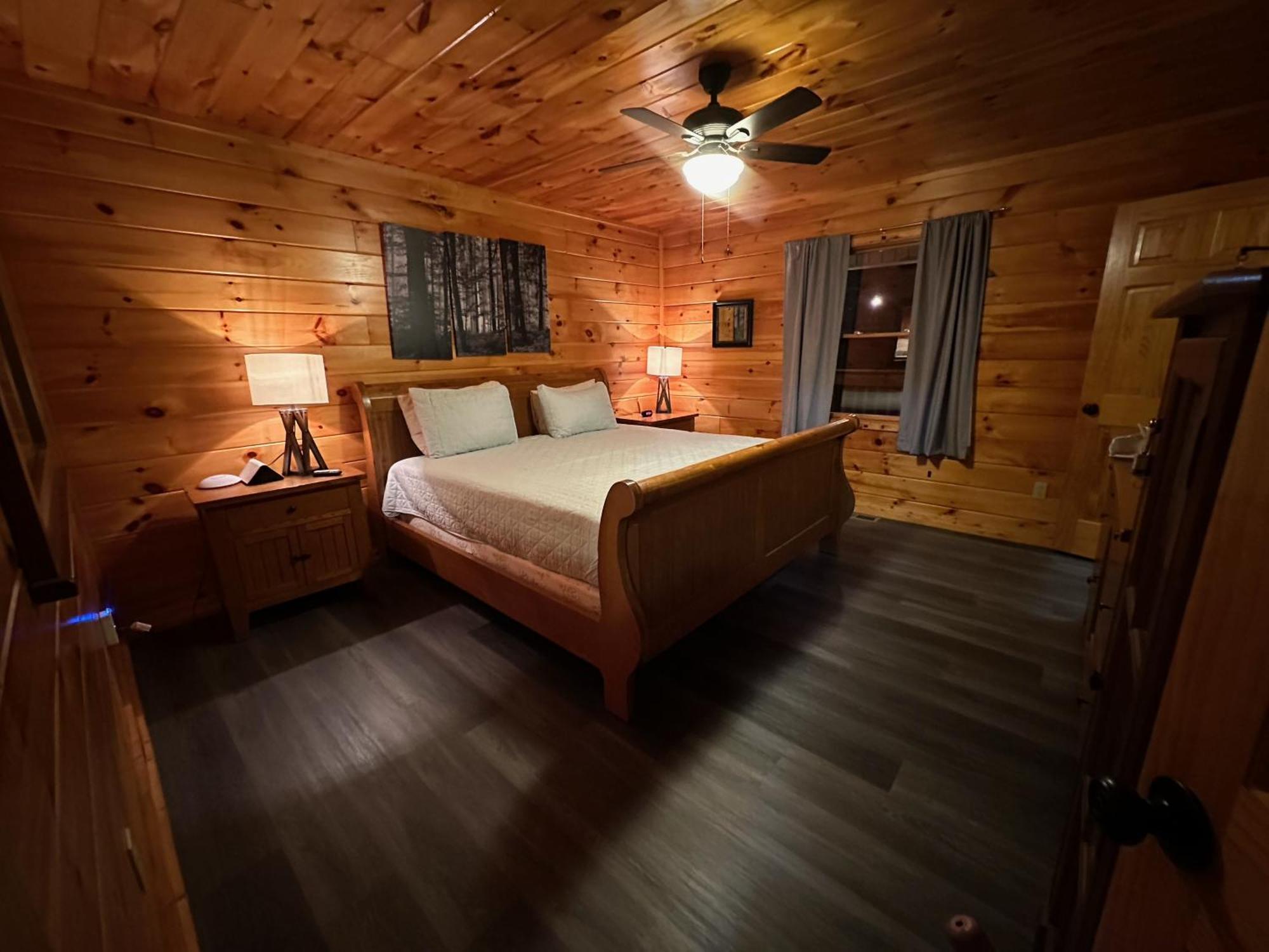 Smokey Mountain Retreat, Hot Tub, Game Room, Sleeps 8! Gatlinburg Eksteriør billede