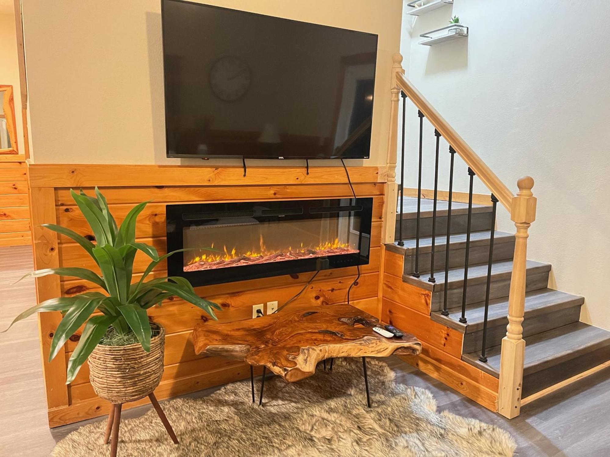 Smokey Mountain Retreat, Hot Tub, Game Room, Sleeps 8! Gatlinburg Eksteriør billede