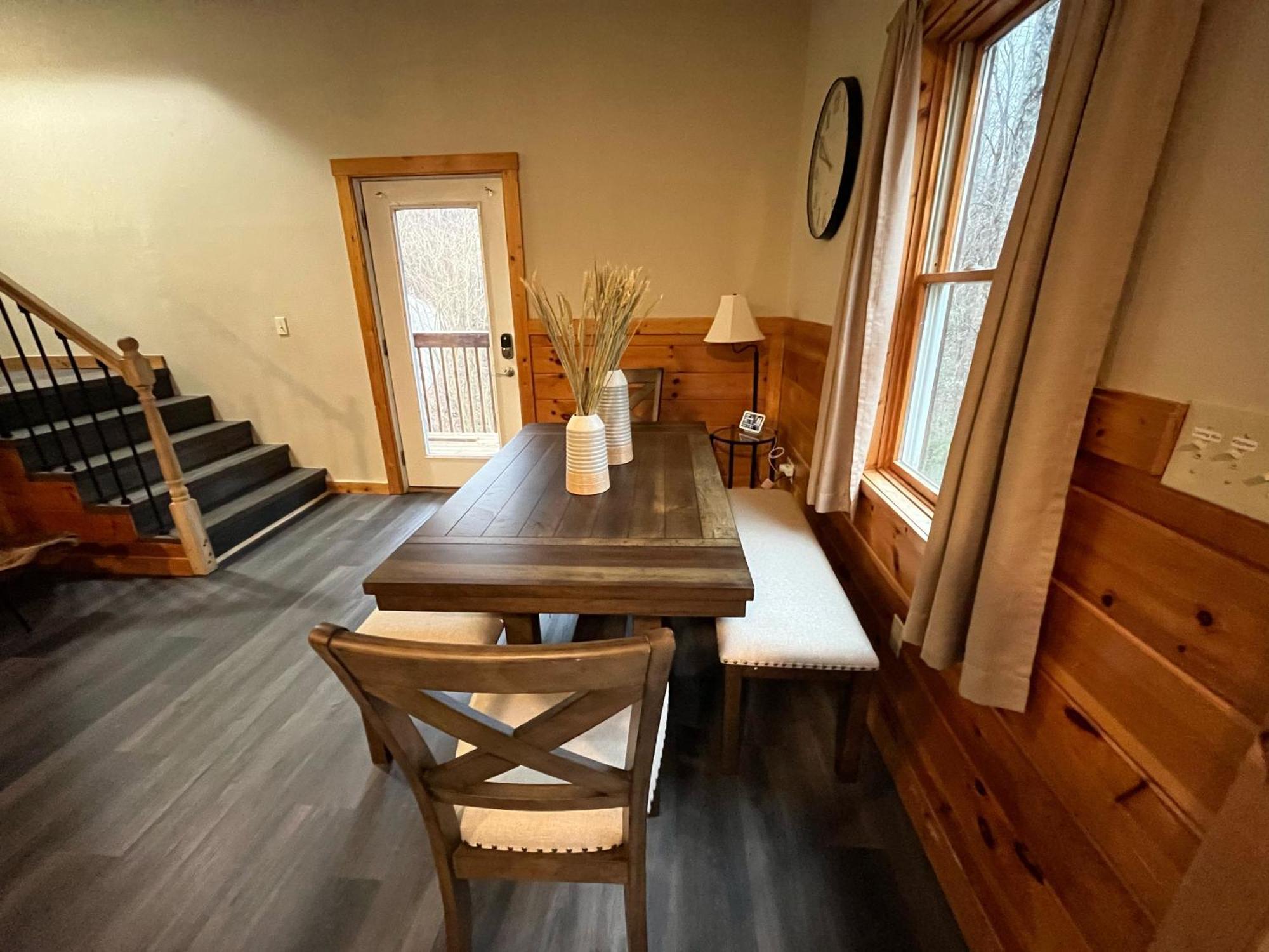Smokey Mountain Retreat, Hot Tub, Game Room, Sleeps 8! Gatlinburg Eksteriør billede