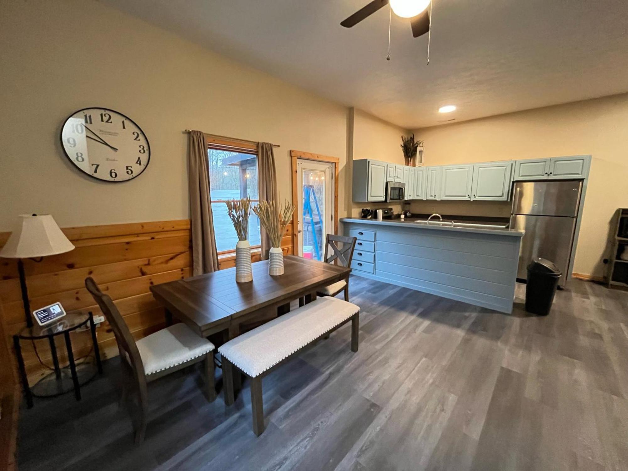 Smokey Mountain Retreat, Hot Tub, Game Room, Sleeps 8! Gatlinburg Eksteriør billede