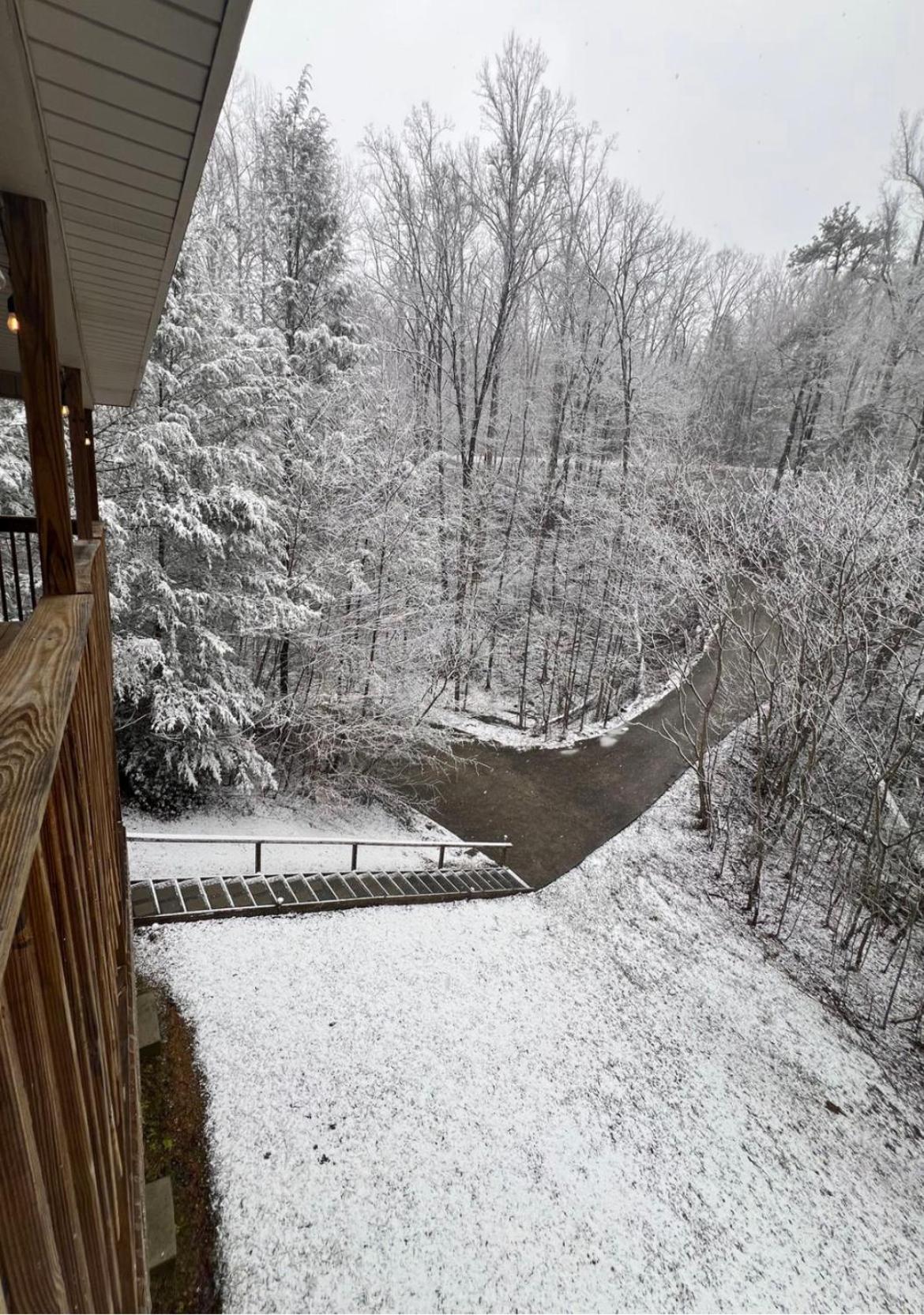 Smokey Mountain Retreat, Hot Tub, Game Room, Sleeps 8! Gatlinburg Eksteriør billede